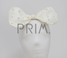 Load image into Gallery viewer, SCATTERED PEARLS BOW BABY HEADBAND