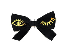Load image into Gallery viewer, RIBBED BOW CLIP WITH FOIL WINK
