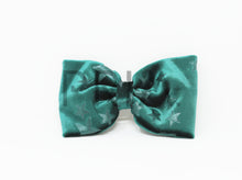 Load image into Gallery viewer, VELVET STAR BOW CLIP