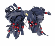 Load image into Gallery viewer, HEIRLOOMS STRINGY BOW PEARLS CLIP