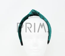 Load image into Gallery viewer, VELVET STAR KNOT HEADBAND