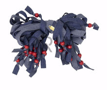 Load image into Gallery viewer, HEIRLOOMS STRINGY BOW PEARLS CLIP