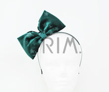 Load image into Gallery viewer, VELVET STAR BOW HEADBAND