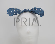 Load image into Gallery viewer, SCATTERED PEARLS BOW BABY HEADBAND
