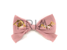 Load image into Gallery viewer, RIBBED BOW CLIP WITH FOIL WINK