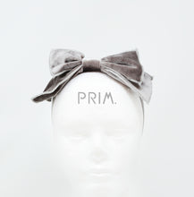 Load image into Gallery viewer, METALLIC EDGED VELVET POP UP BOW BABY BAND