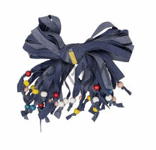 Load image into Gallery viewer, HEIRLOOMS STRINGY BOW PEARLS CLIP