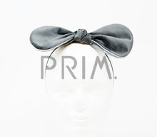 Load image into Gallery viewer, VELVET WITH METALLIC TRIM BOW BABY HEADBAND