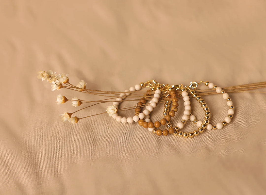 bracelet dye jade stone w gold beads