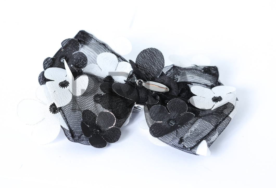 DACEE SCATTERED FLOWER BOW SMALL CLIP