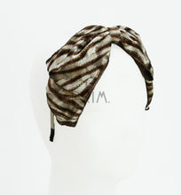 Load image into Gallery viewer, DACEE TIGER PRINT VELVET BOW HEADBAND
