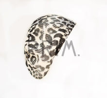 Load image into Gallery viewer, REVAZ LEOPARD KNIT SNOOD
