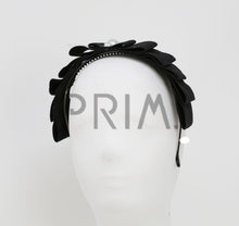 Load image into Gallery viewer, RIBBED LAYERED BOW WITHE PEARLS CENTER HEADBAND
