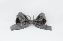 Load image into Gallery viewer, METALLIC SUEDE WIRE BOW CLIP
