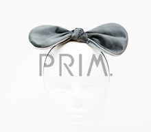 Load image into Gallery viewer, VELVET WITH METALLIC TRIM BOW BABY HEADBAND
