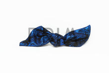 Load image into Gallery viewer, METALLIC LEATHER BOW CLIP
